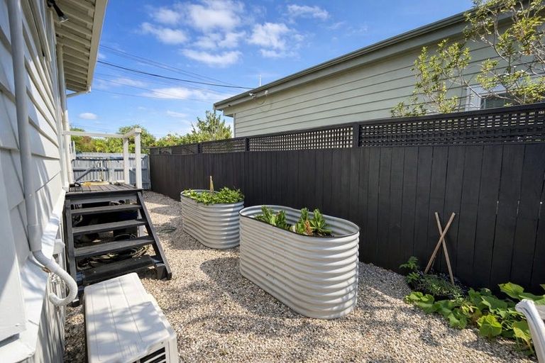 Photo of property in 2/21 Cowper Street, Devonport, Auckland, 0624