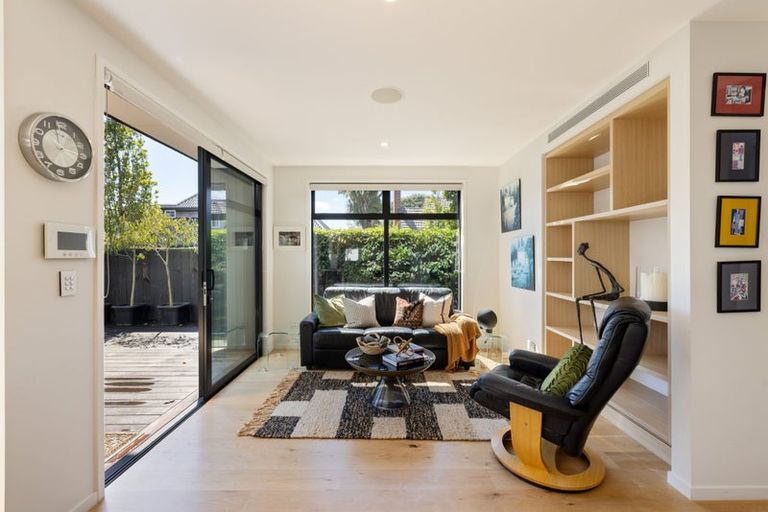 Photo of property in 64a Straven Road, Fendalton, Christchurch, 8014