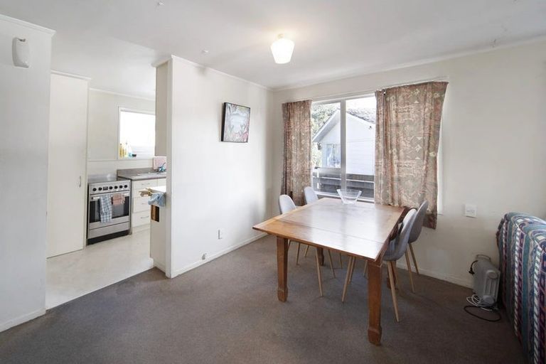 Photo of property in 28 Hinton Place, Weymouth, Auckland, 2103