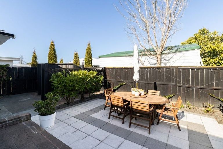 Photo of property in 15 Taradale Road, Marewa, Napier, 4110