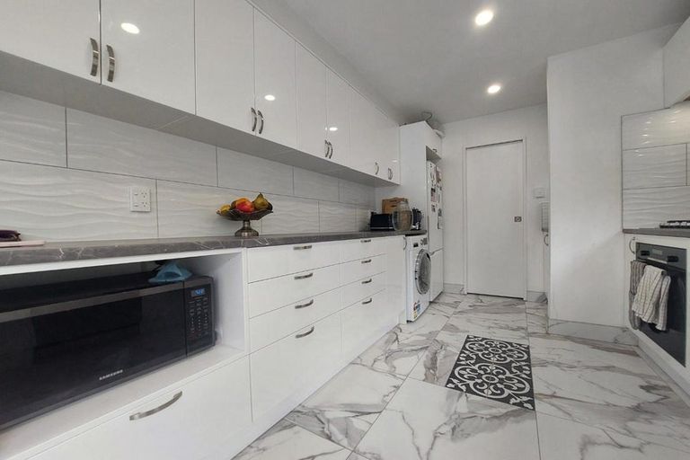 Photo of property in 5/24 Eastglen Road, Glen Eden, Auckland, 0602