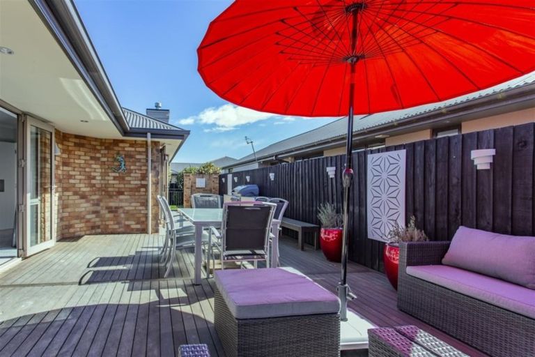 Photo of property in 10 Tawa Place, Parklands, Christchurch, 8083