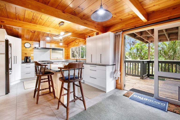 Photo of property in 100 Pemberton Avenue, Bayview, Auckland, 0629