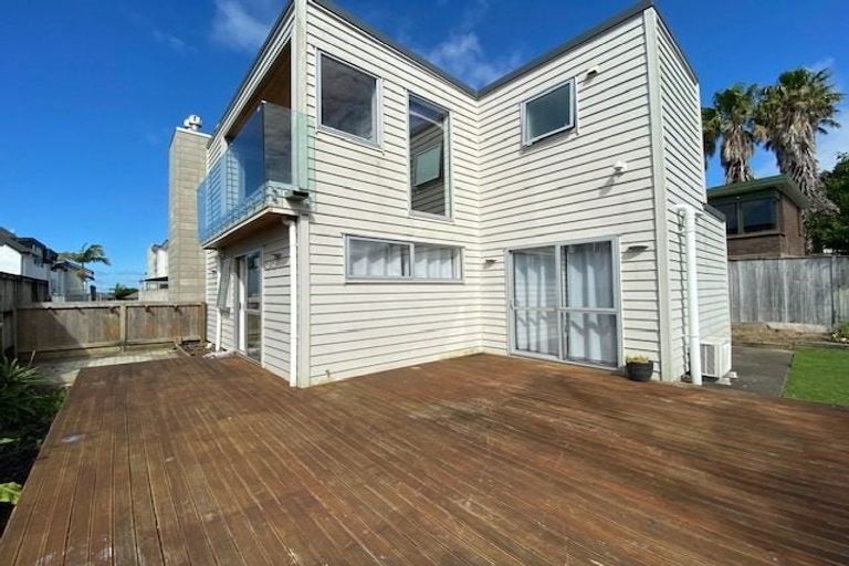 Photo of property in 6a Te Akau Crescent, Bucklands Beach, Auckland, 2012