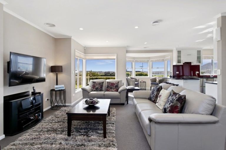 Photo of property in 2 Krissell Place, Acacia Bay, Taupo, 3330