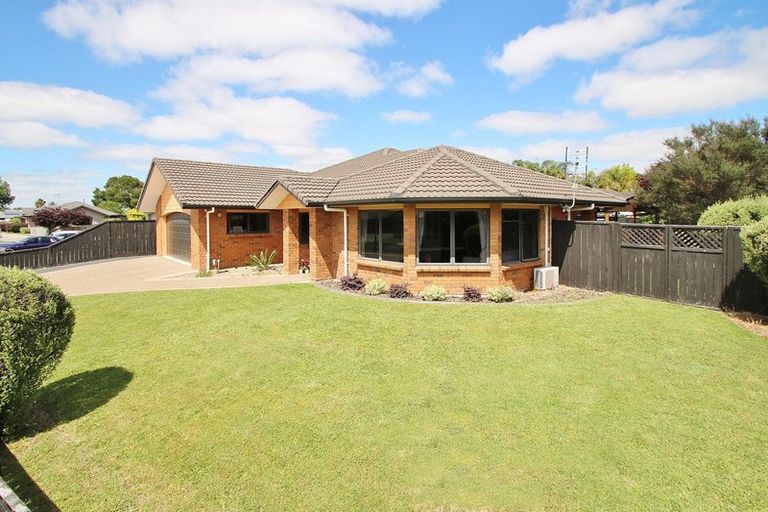 Photo of property in 8 Lockhart Place, Rototuna, Hamilton, 3210