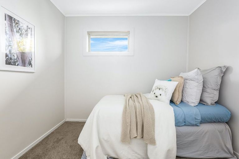 Photo of property in 40 Cornwall Crescent, Cannons Creek, Porirua, 5024