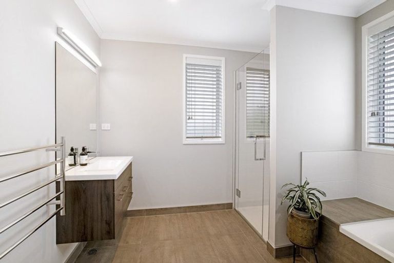 Photo of property in 48a Amorino Drive, Red Beach, 0932