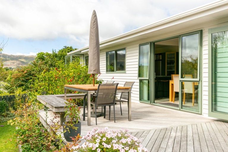 Photo of property in 8 Saint Johns Terrace, Tawa, Wellington, 5028