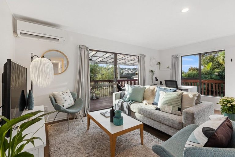 Photo of property in 22 Redfern Lane, Glenfield, Auckland, 0629