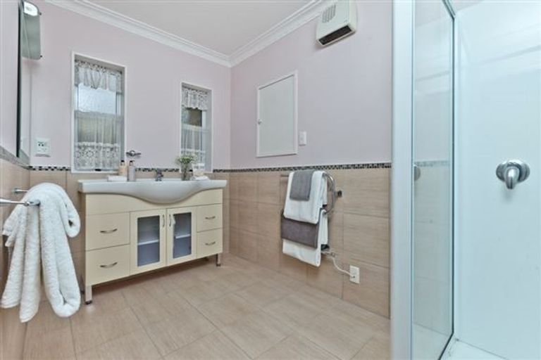 Photo of property in 2/5 Fenwick Avenue, Milford, Auckland, 0620