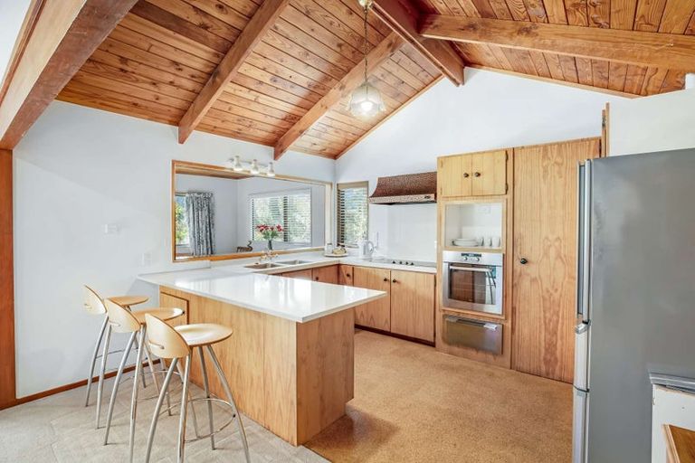 Photo of property in 42 John Dee Crescent, Red Beach, 0932