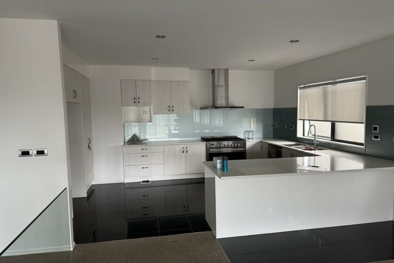 Photo of property in 30 Midhurst Avenue, Henderson, Auckland, 0612