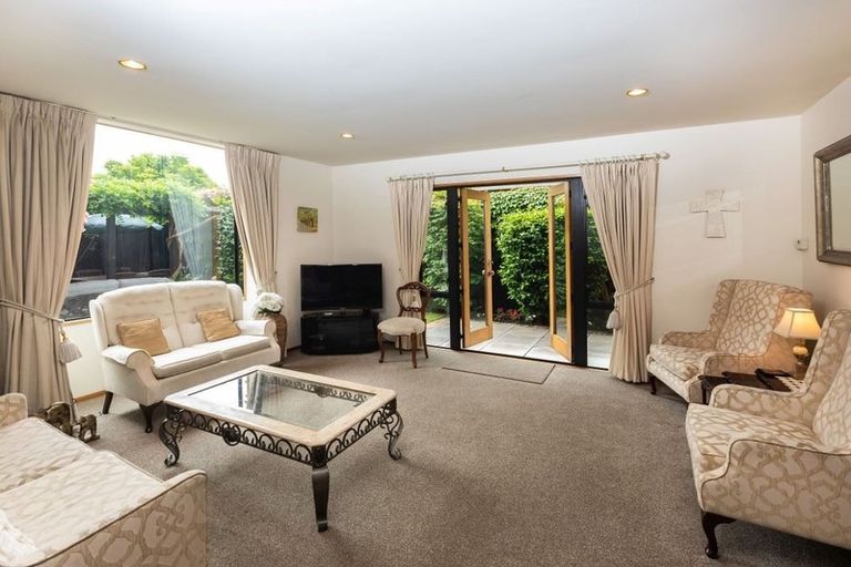 Photo of property in 9 Clyde Road, Upper Riccarton, Christchurch, 8041