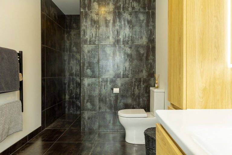 Photo of property in 2 Nga Tui Lane, Acacia Bay, Taupo, 3385
