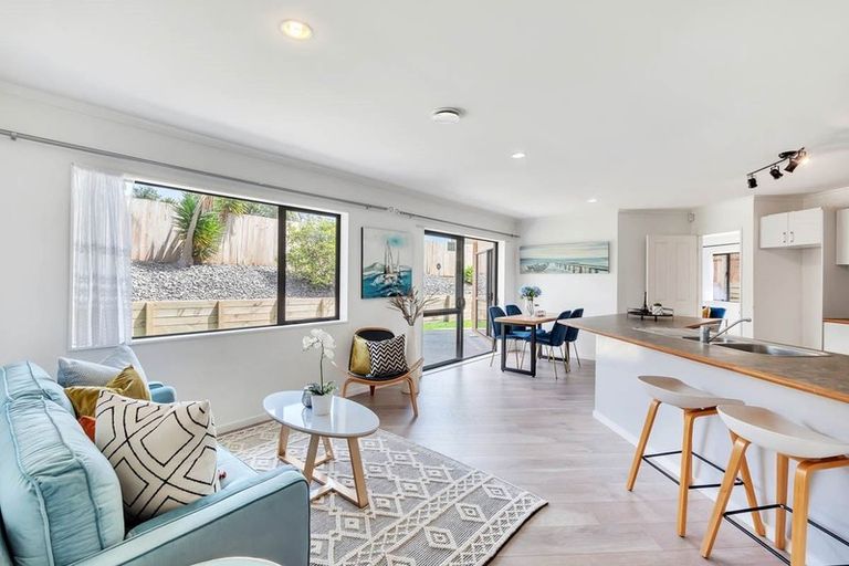 Photo of property in 47 Fleetwood Drive, Henderson, Auckland, 0612