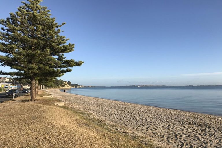 Photo of property in 11 Luke Place, Eastern Beach, Auckland, 2012