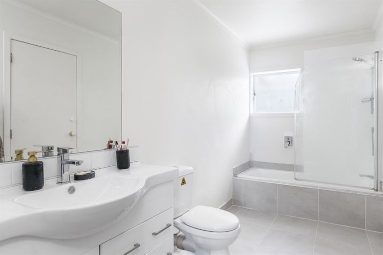 Photo of property in 30 Albatross Road, Red Beach, 0932