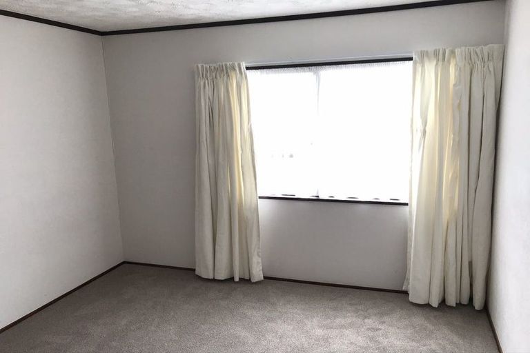 Photo of property in 2/5 Kegworth Place, Browns Bay, Auckland, 0630