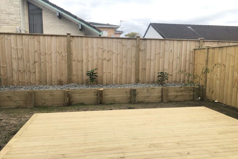 Photo of property in 7/21 Akoranga Drive, Northcote, Auckland, 0627