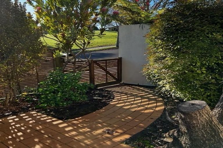 Photo of property in 2/1-5 Gleanor Avenue, Oteha, Auckland, 0632