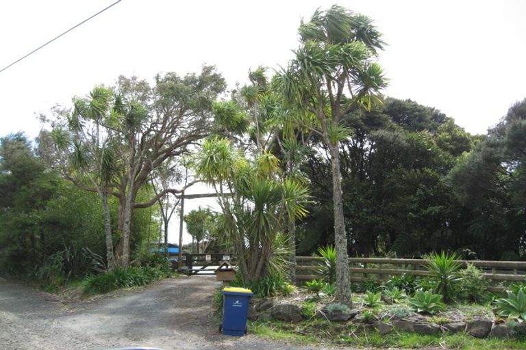 Photo of property in 9-11 Unity Road, Waitakere, Henderson, 0781
