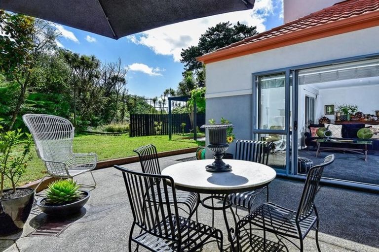 Photo of property in 16 Chettle Court, New Lynn, Auckland, 0600