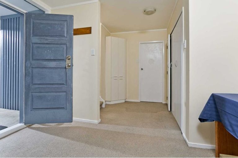 Photo of property in 7 Heather Place, Sunnynook, Auckland, 0620