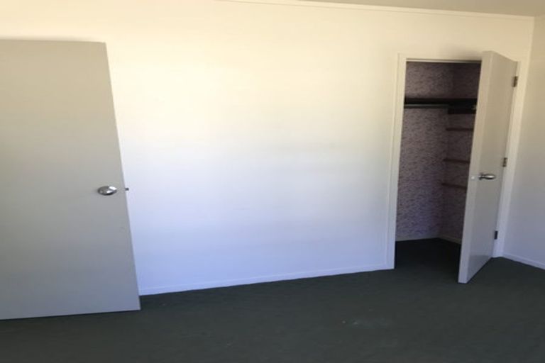 Photo of property in 1/46 John Dee Crescent, Red Beach, 0932