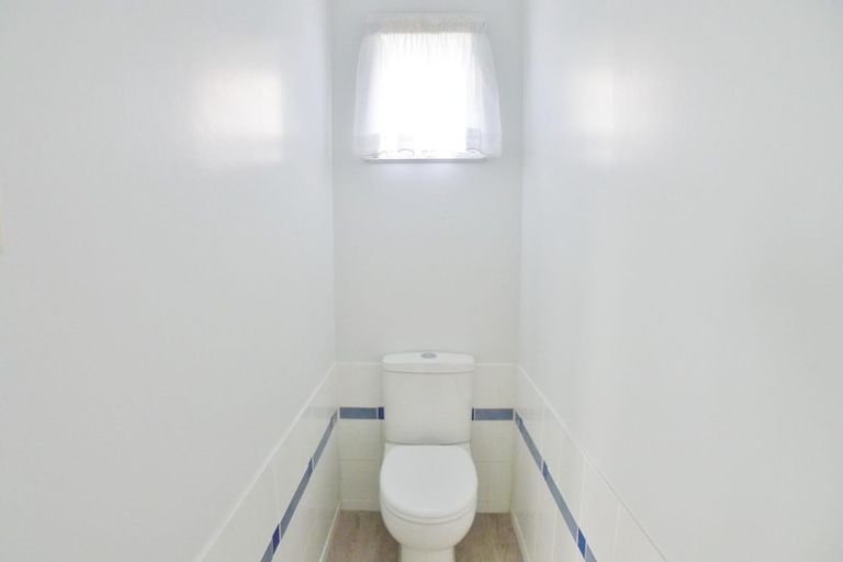 Photo of property in 63 Rehia Road, Massey, Auckland, 0614