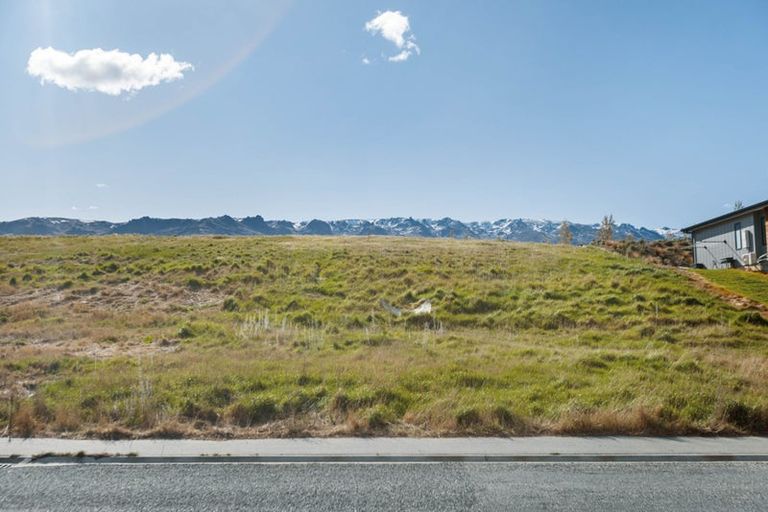 Photo of property in 65 Stratford Drive, Mount Pisa, Cromwell, 9383