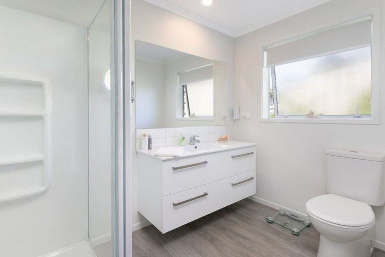 Photo of property in 18 Ellesmere Close, Pyes Pa, Tauranga, 3112