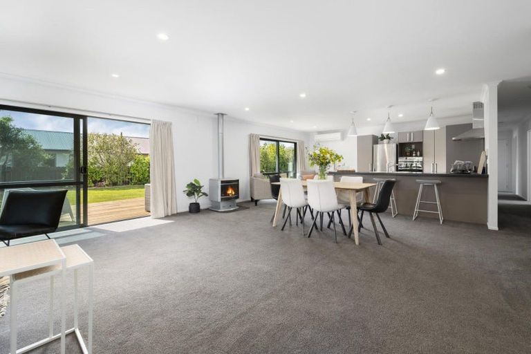 Photo of property in 19 Haddow's Place, Lake Hayes, Queenstown, 9304