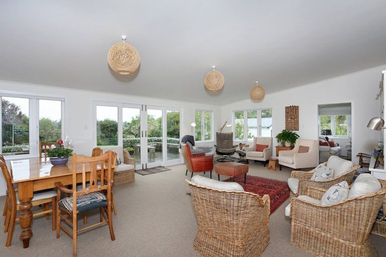 Photo of property in 12 Wanganui Road, Marton, 4710