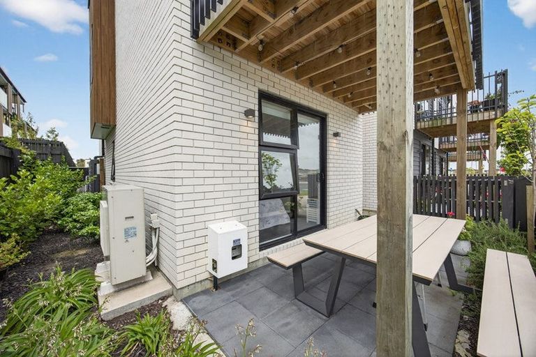 Photo of property in 4/271 Ormiston Road, Flat Bush, Auckland, 2019
