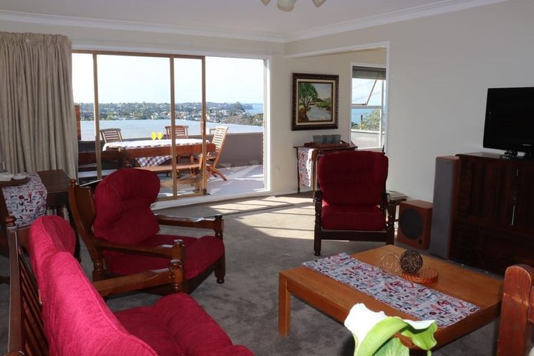 Photo of property in 2/47 Braemar Road, Rothesay Bay, Auckland, 0630