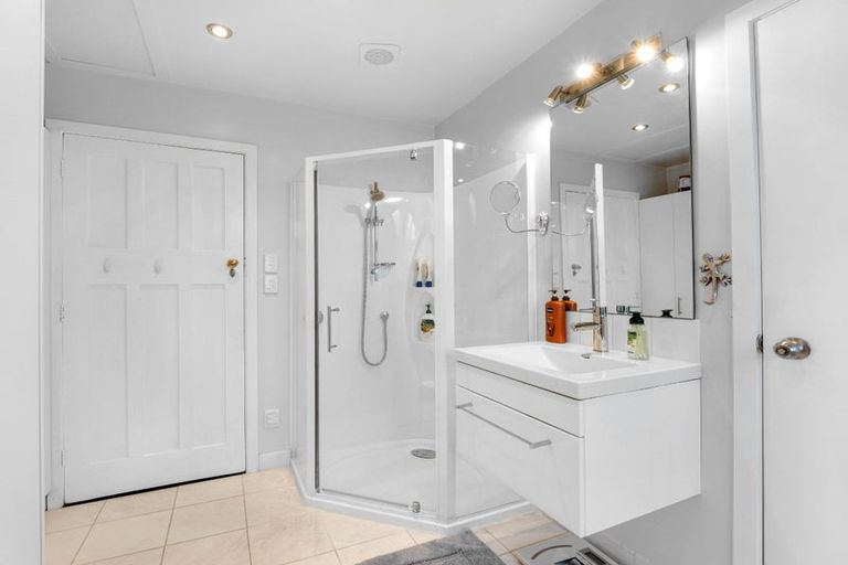 Photo of property in 162a Avonhead Road, Avonhead, Christchurch, 8042