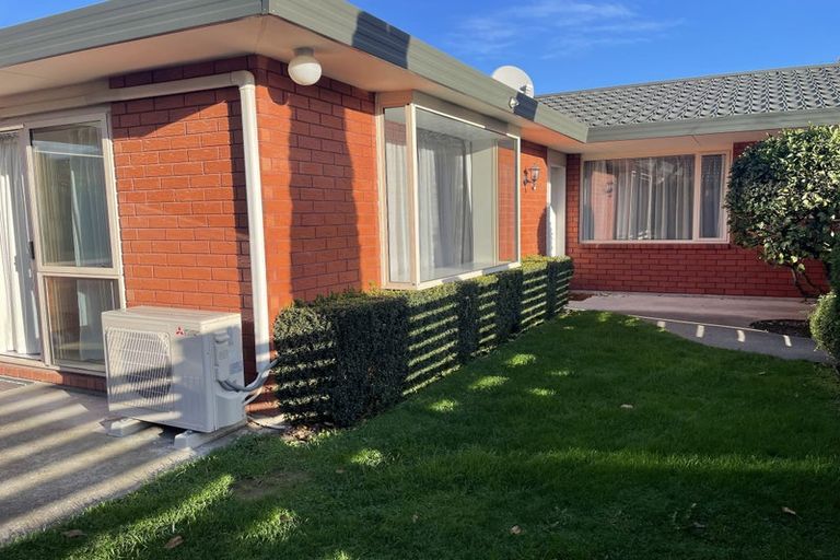 Photo of property in 2/28 Tintern Avenue, Avonhead, Christchurch, 8042