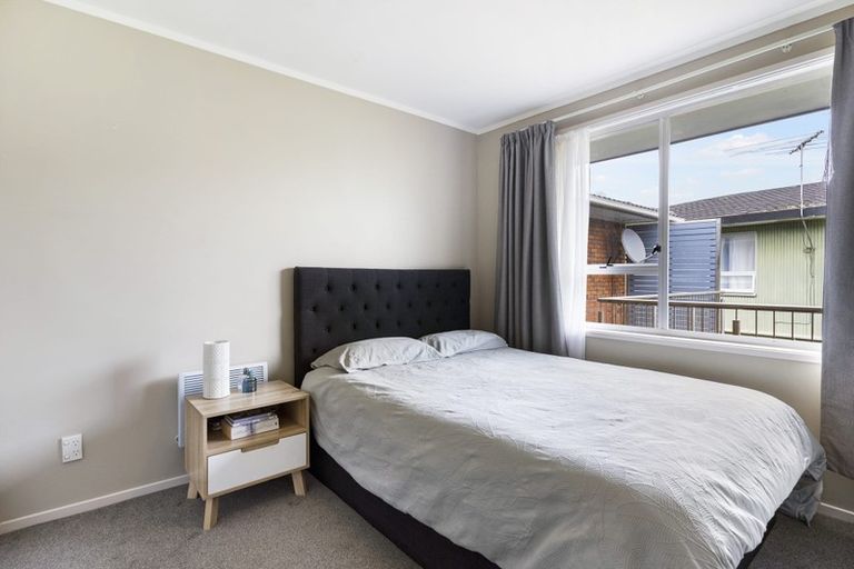 Photo of property in 17 Marcel Place, Glenfield, Auckland, 0629