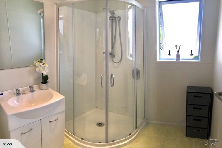 Photo of property in 15 Salas Place, Papakura, 2110