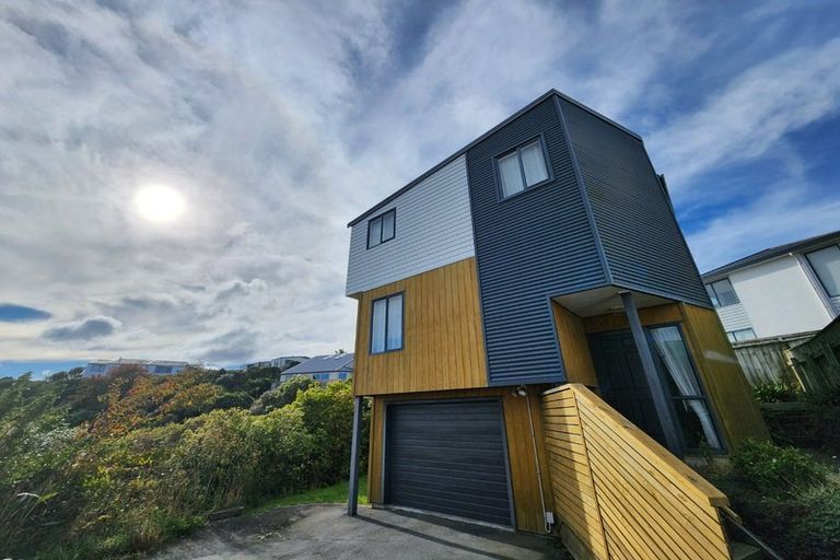 Photo of property in 82a Stewart Drive, Newlands, Wellington, 6037