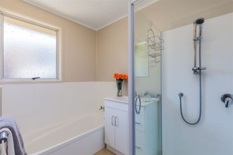 Photo of property in 1/11 Cassia Place, Sunnynook, Auckland, 0620