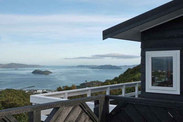Photo of property in 2/7 Jasmine Grove, Maungaraki, Lower Hutt, 5010