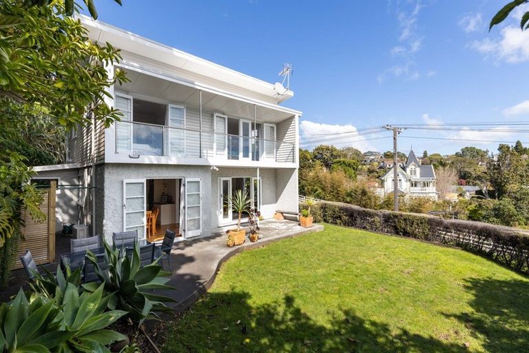 Photo of property in 75 Cutfield Road, New Plymouth, 4310