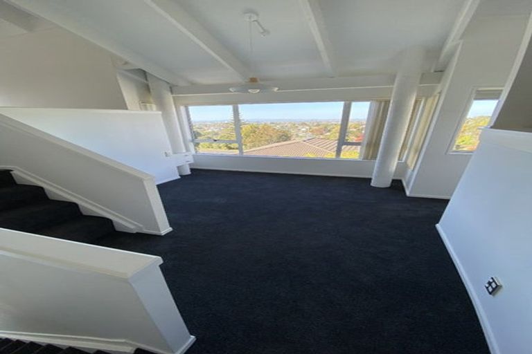 Photo of property in 1/13 Girrahween Drive, Totara Vale, Auckland, 0629