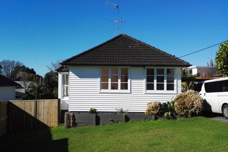 Photo of property in 3 Nutsey Avenue, Northcote, Auckland, 0627