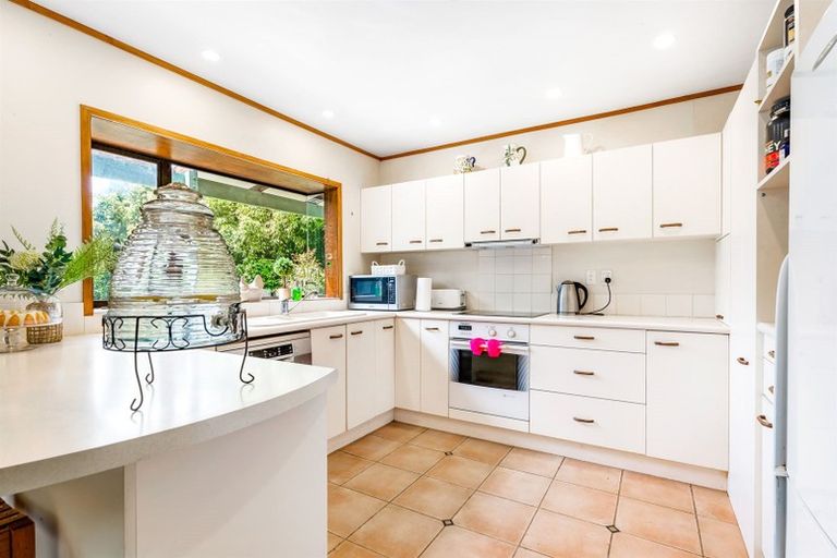 Photo of property in 21 Reynolds Place, Torbay, Auckland, 0630