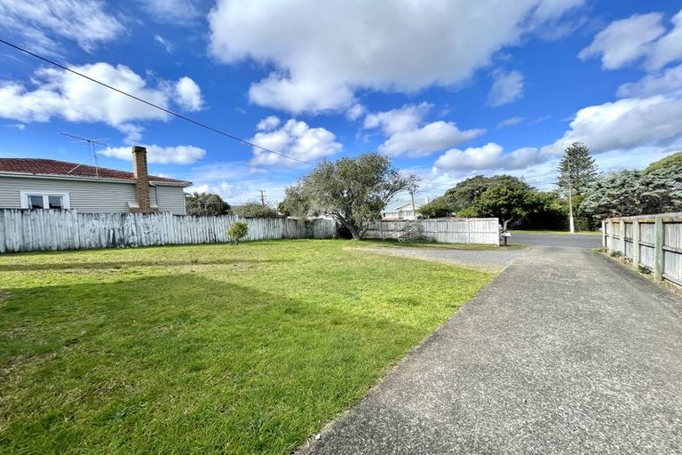Photo of property in 34 Wattle Street, New Lynn, Auckland, 0600