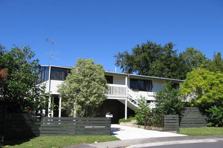 Photo of property in 8 Metric Place, Te Atatu South, Auckland, 0610