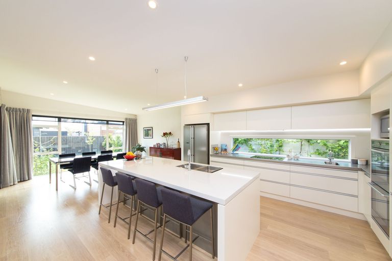 Photo of property in 16 Grand Oaks Drive, Awapuni, Palmerston North, 4412